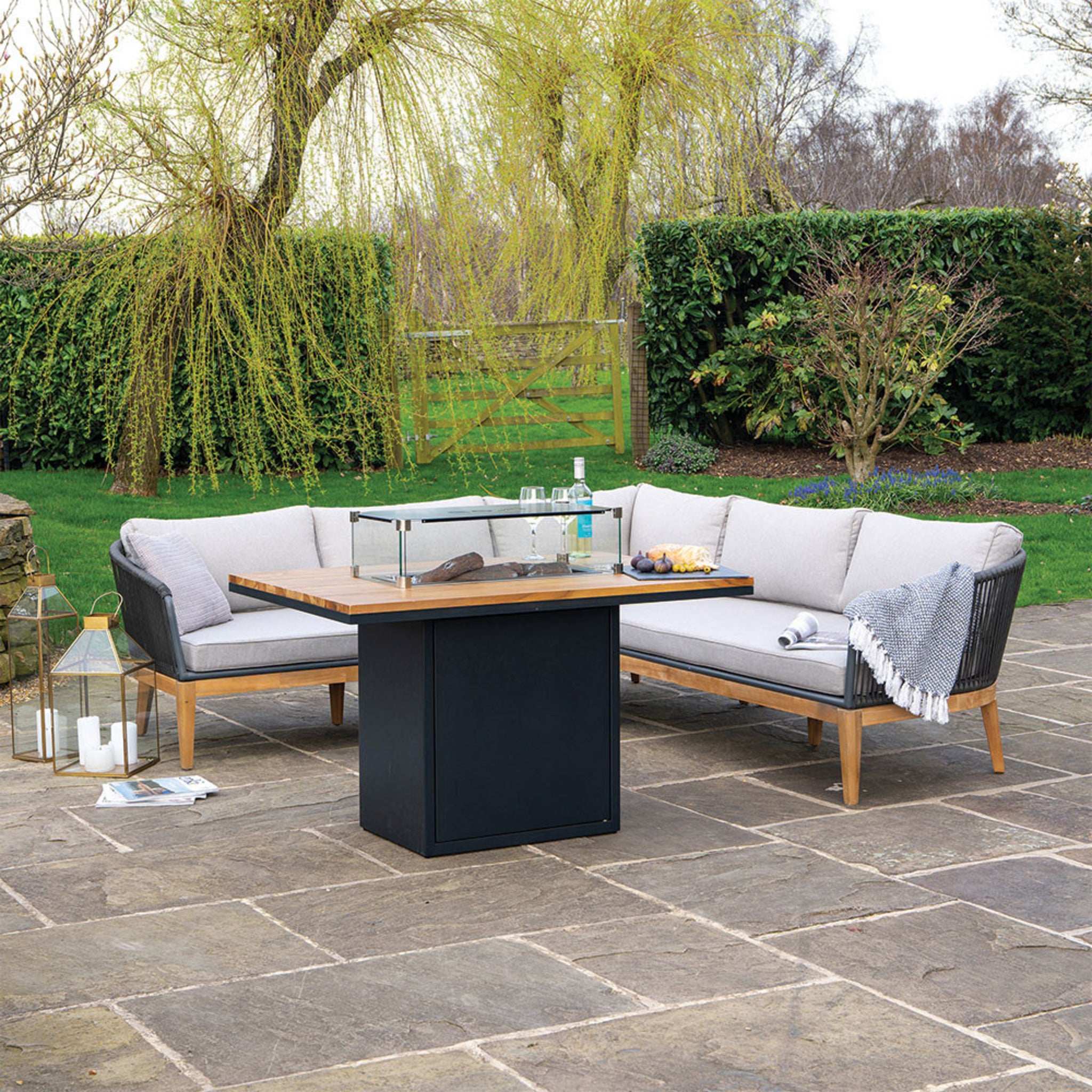 Cosiloft 120 Relaxed Dining Black and Teak