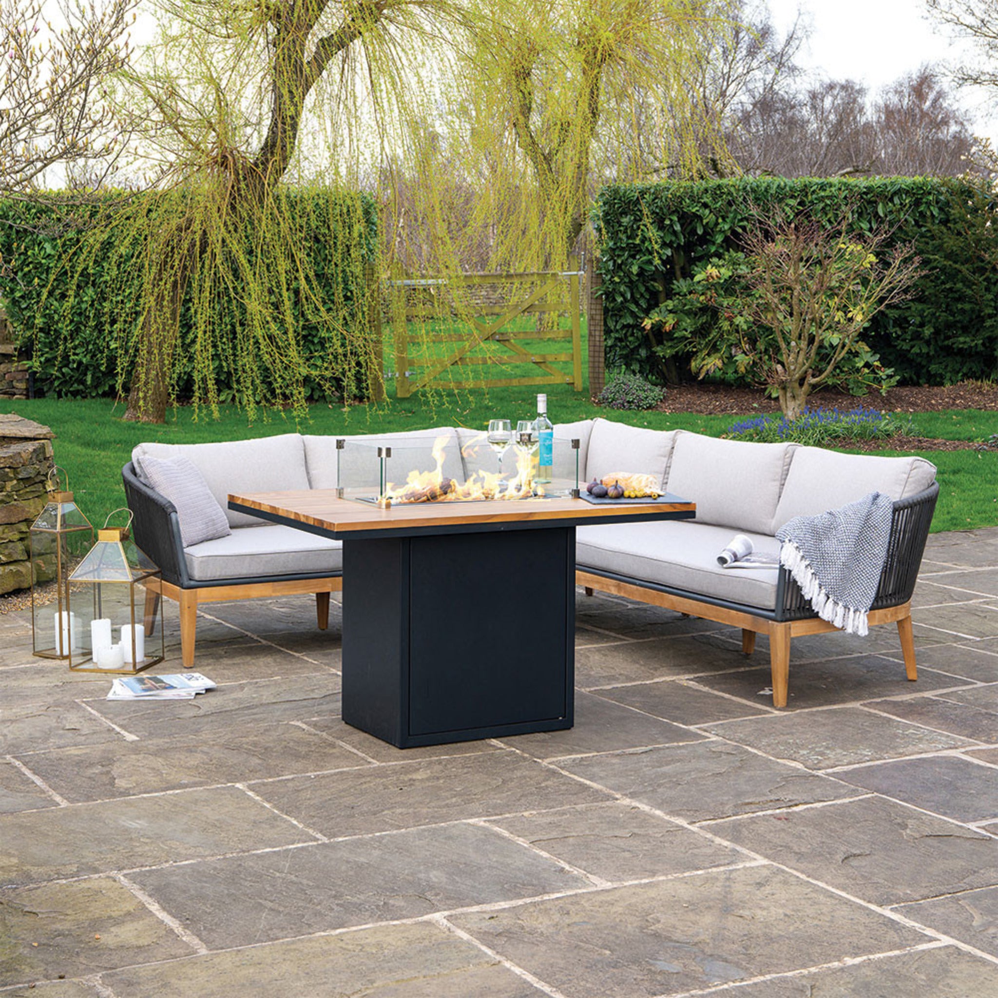 Cosiloft 120 Relaxed Dining Black and Teak